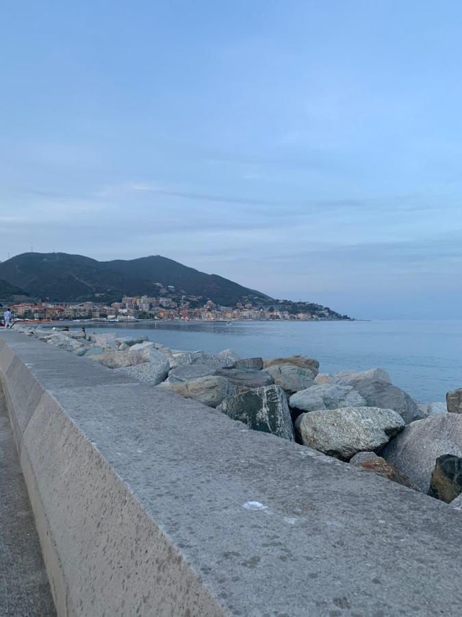 Casa Erika Fronte Mare Apartamento Varazze Exterior foto